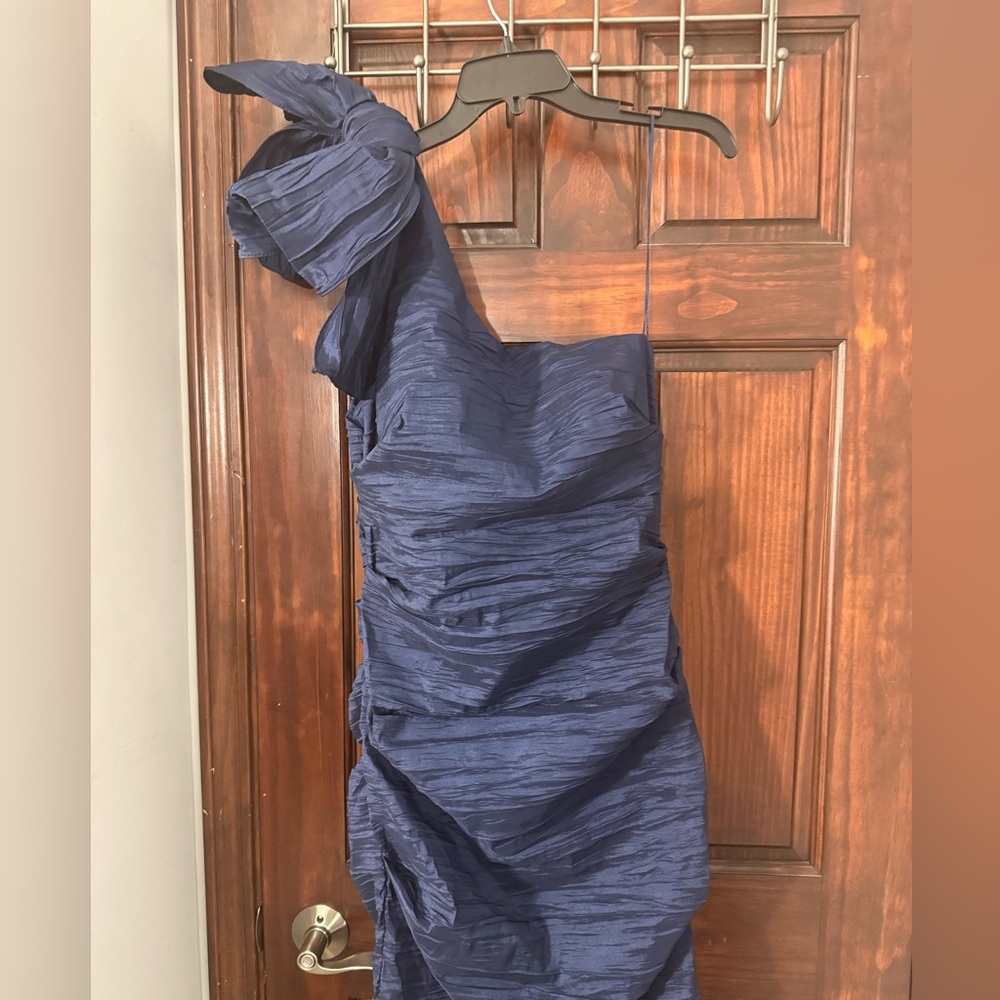 Alex Evenings Navy Blue Bow Detail One-Shoulder Ruched Satin Gown Size 12 $199 - Picture 4 of 9